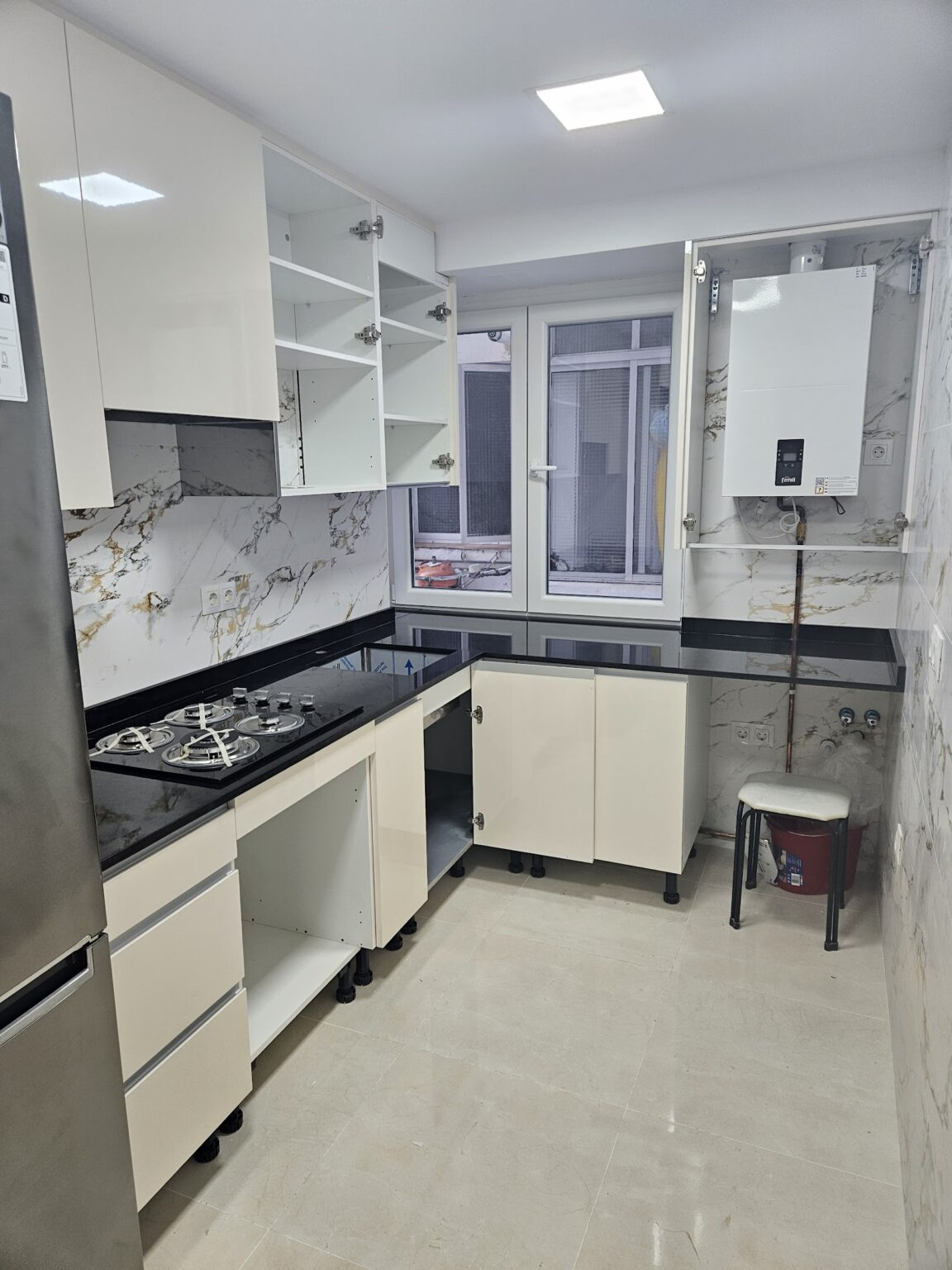 Cocinas modernas con encimeras de granito y porcelánico en Cantabria